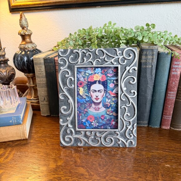 Vintage Heavy Aluminum Frame with Frida Kahlo - Picture 3 of 9